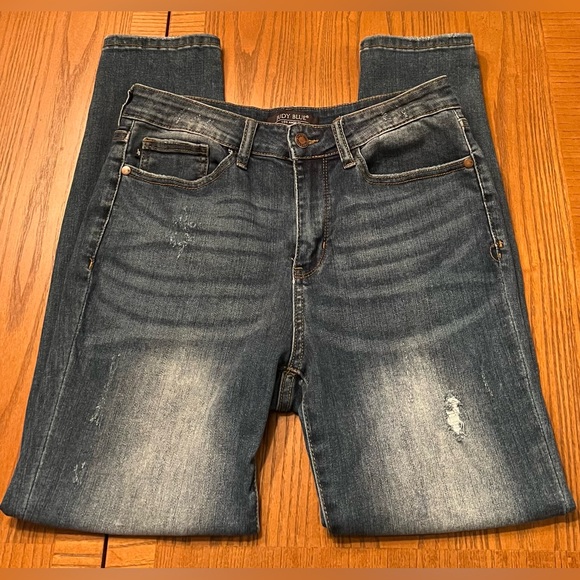 Judy Blue Denim - Judy Blue Mid Rise Relaxed Fit Distressed Cropped Blue Denim‎ Jeans Size 30